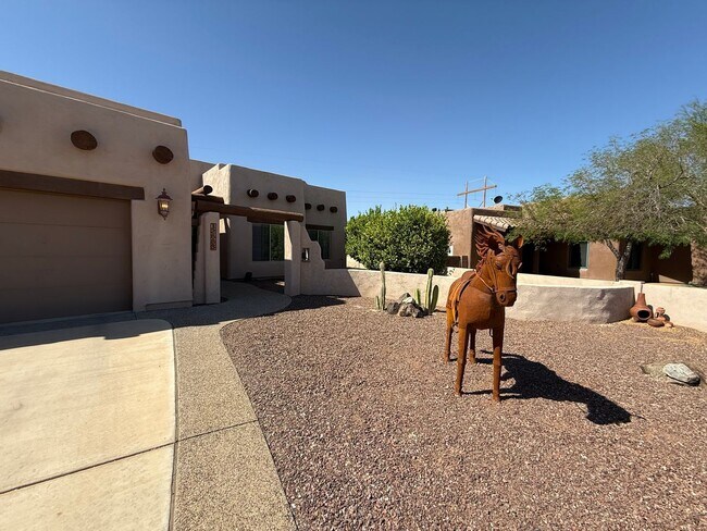 Foto del edificio - Gorgeous Furnished Pool/Spa Home with spec...