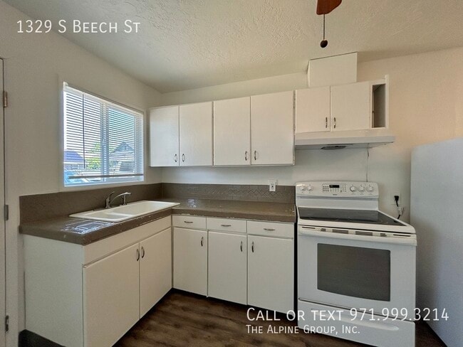 Building Photo - 1329 S Beech St
