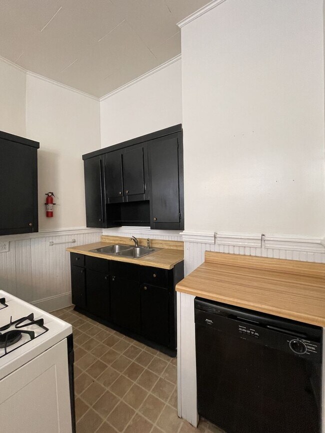 Foto del edificio - Spacious One Bedroom Apartment in Downtown...