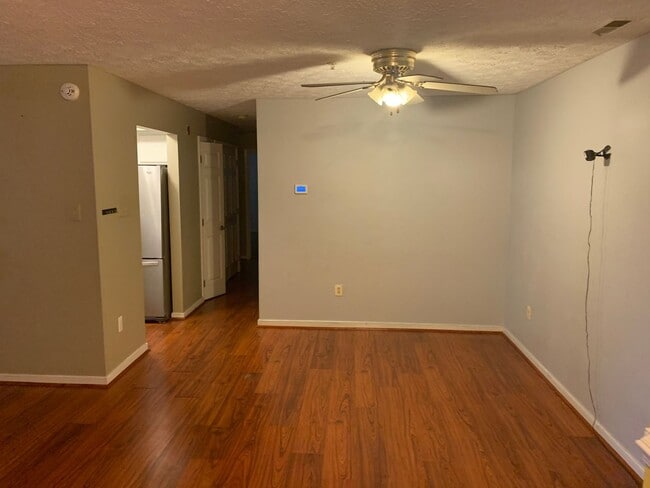 Photo - Nice Large Condo on Ground Level for Rent ...