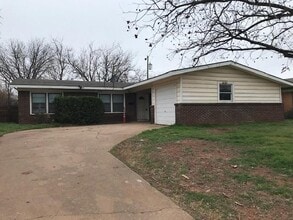 Building Photo - 1536 Westview Dr