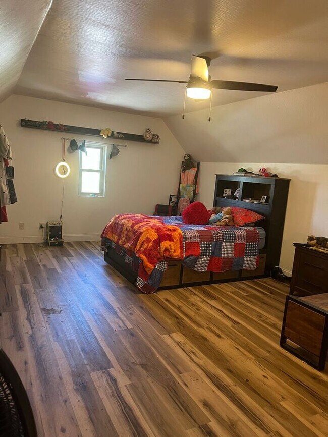 Building Photo - Beautiful home right inside Crocker City L...