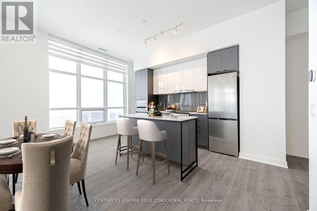 Photo du bâtiment - 30 Upper Mall Wy