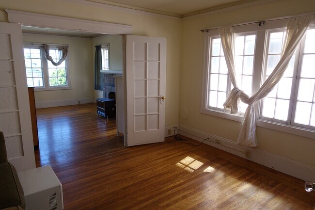 Foto del edificio - 2343 Dwight Way