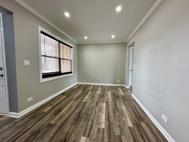 Building Photo - 890 Colony Lake Dr