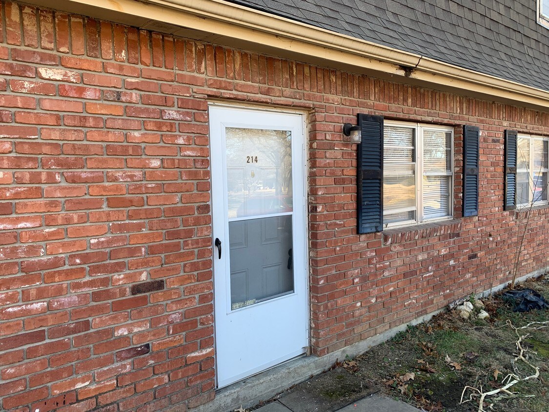 214 Grace St Unit 214, Tonganoxie, KS 66086 Apartment for Rent in Tonganoxie, KS