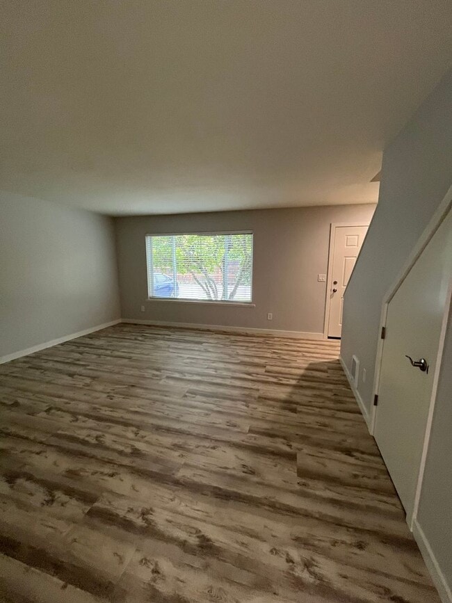 Foto del edificio - Newly Renovated 3-bedroom, 2.5-bath Home I...