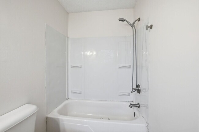 Building Photo - 5246 Old Hixson Pike
