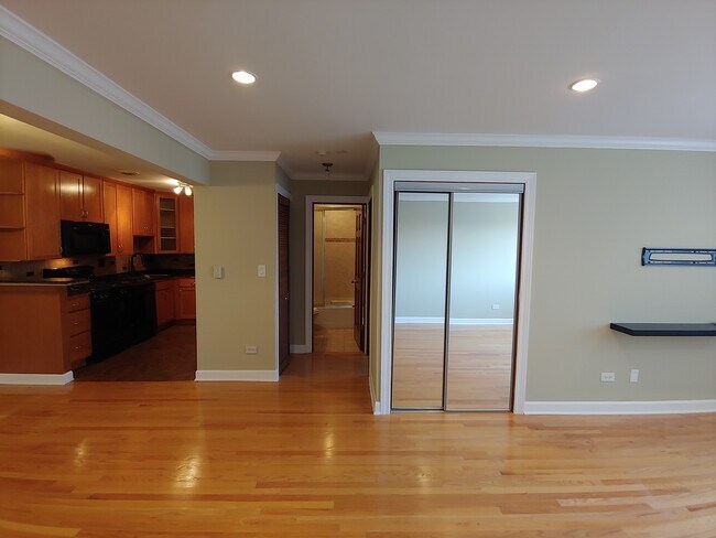 Foto del edificio - 5348 N Cumberland Ave