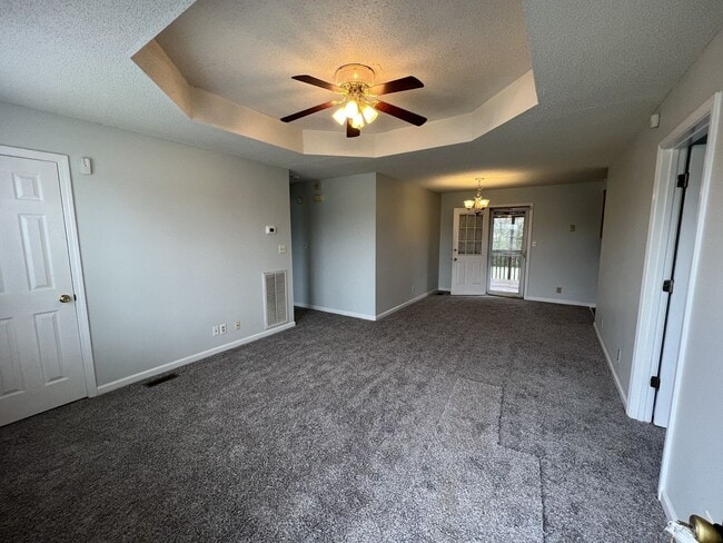 Foto del edificio - 185 Monarch Ln