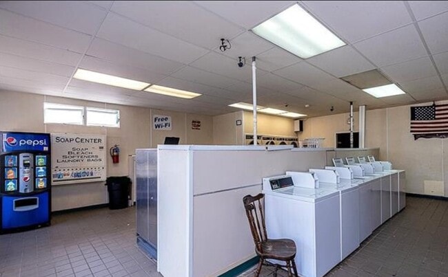 Interior Photo - 1710-1712 New York Ave