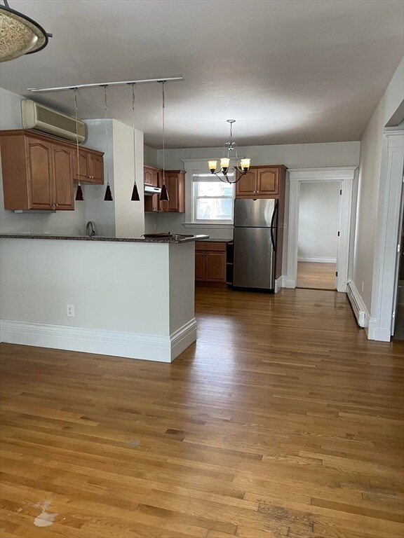 Foto del edificio - 413 Bunker Hill St