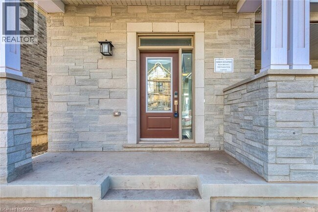 Photo du bâtiment - 3262 Crystal Dr