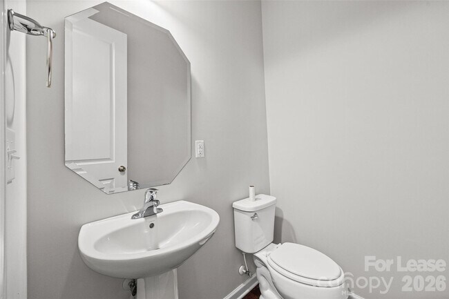 Foto del edificio - 827 Ayrshire Ave