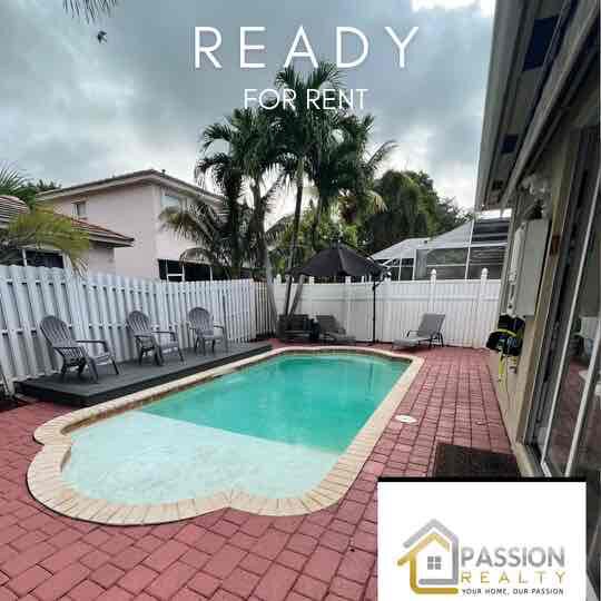 Foto principal - 4825 NW 19th St