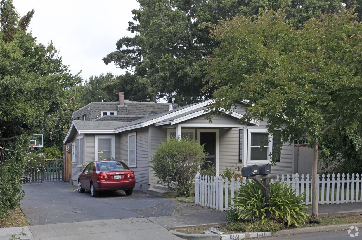 Primary Photo - 648-650 Harvard Ave