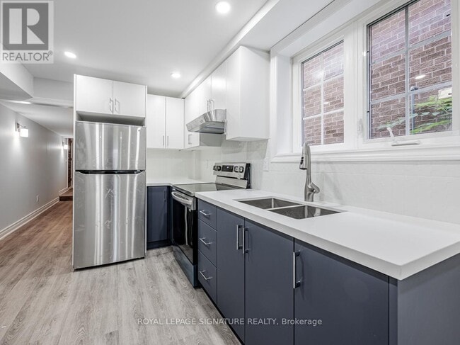 Building Photo - 93 Sandown Ave