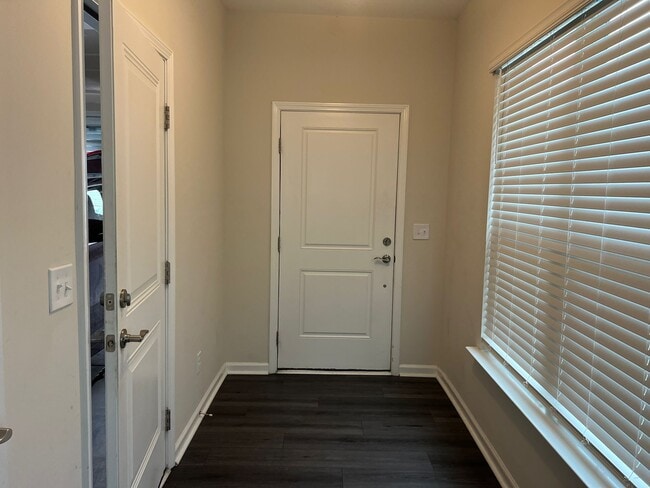 Photo - 1006 Crater Lk Wy Townhome