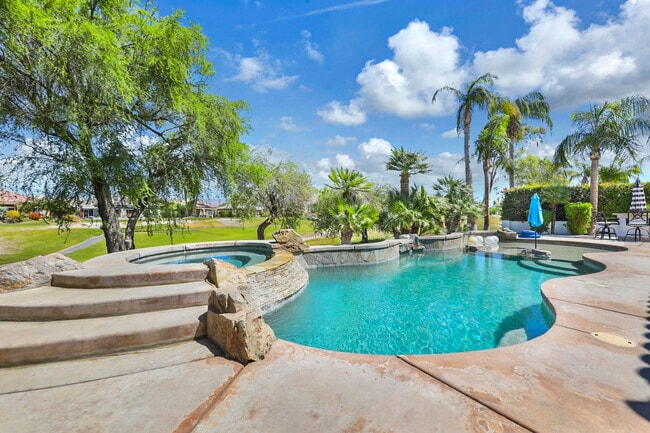 Foto del edificio - 267 Loch Lomond Rd