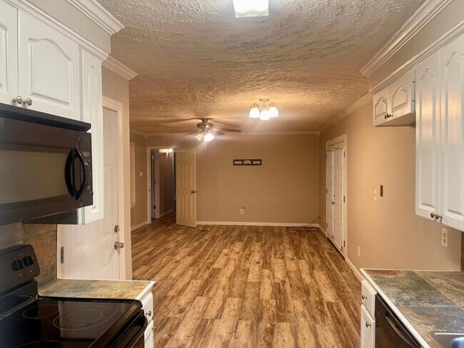 Building Photo - 1031 Wooddell Dr