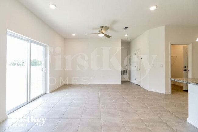 Foto del edificio - 230 Windsor Reserve Dr