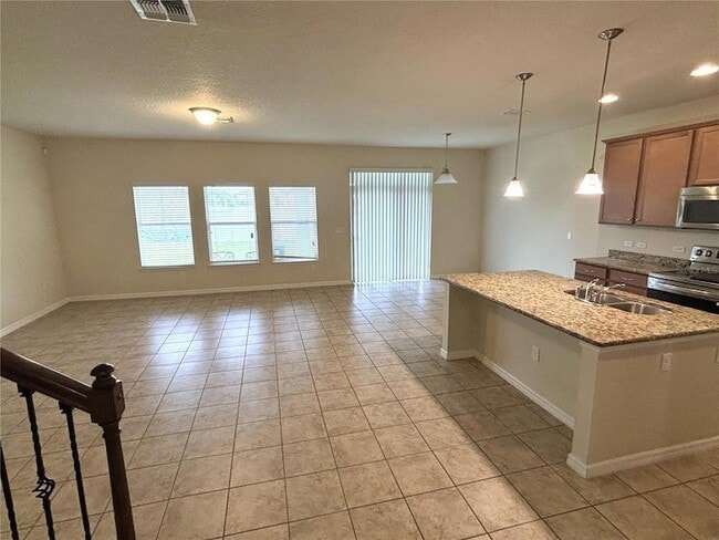 Foto del edificio - 19363 Fallglo Dr