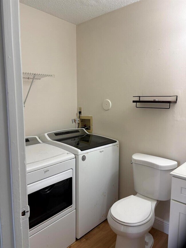 Foto del edificio - 5106 Pier Dr