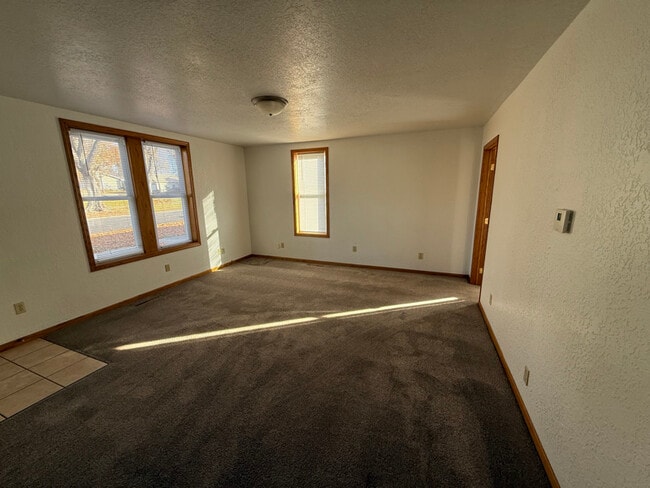 Building Photo - 403 W 3rd St