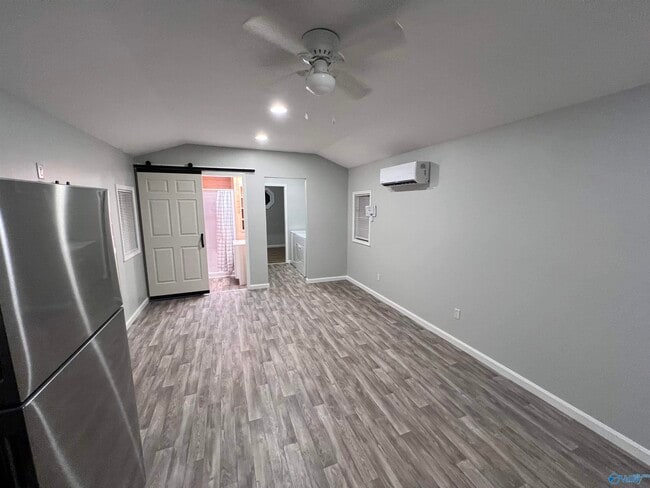 Foto del edificio - 21215 Yarbrough Rd