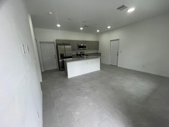 Foto del edificio - Brand New 1 Bed - 1 Bath - 1 Car Garage Gem in Desirable Lehigh Acres Location!