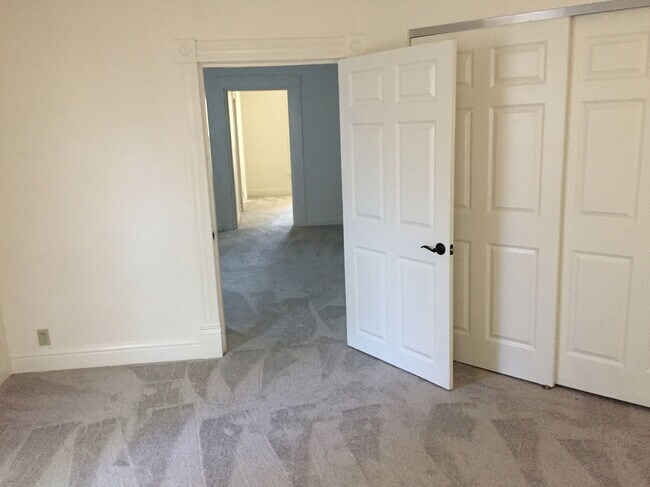 Foto del edificio - 451 E Main St