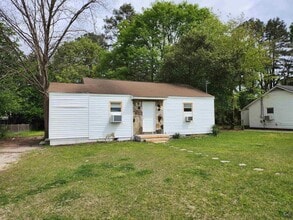 Building Photo - 215 Camellia Cir