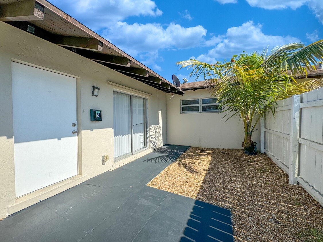 Foto principal - 1500 Forest Hill Blvd