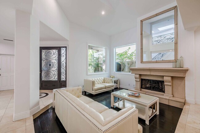 Foto del edificio - 1554 Mathews Ave