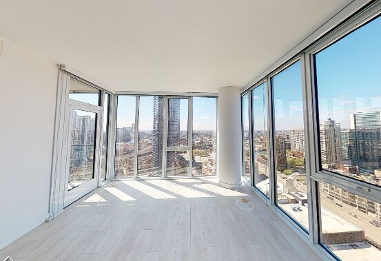 Foto del edificio - 365 W Grand Ave