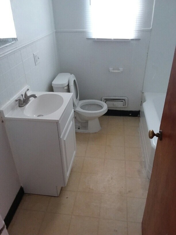 Building Photo - Ottawa Park Apartments (1938 Macomber)