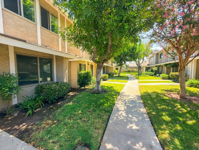 Building Photo - 15224 Shadybend Dr