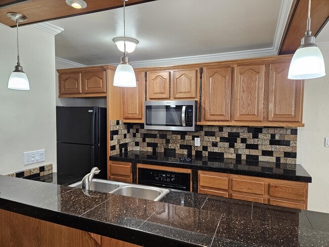 Building Photo - 2037 Benita Dr