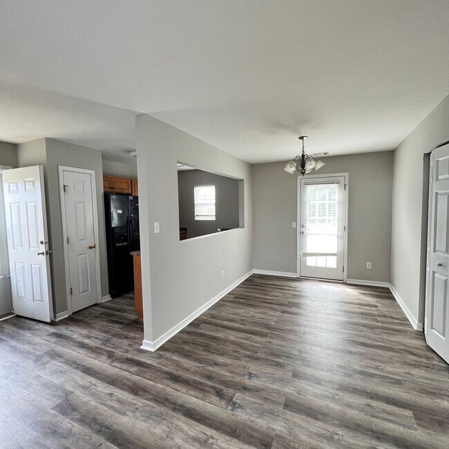 Foto del edificio - 6438 Swallowtail Dr