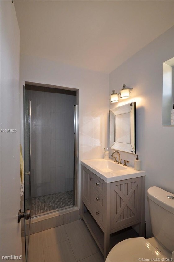 Building Photo - 3 br, 2 bath House - 5830 SW 42nd Ter