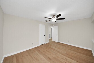 Building Photo - 25511 Many Oak Dr