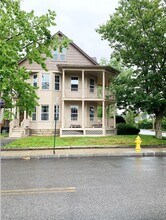 Building Photo - 146 Pearl St