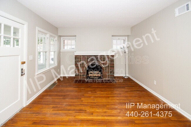 Foto del edificio - 6177 Iroquois Trail