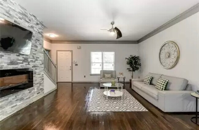 Foto del edificio - 506 Chappell Rd NW
