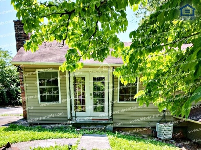 Building Photo - 1933 Fenwood Dr