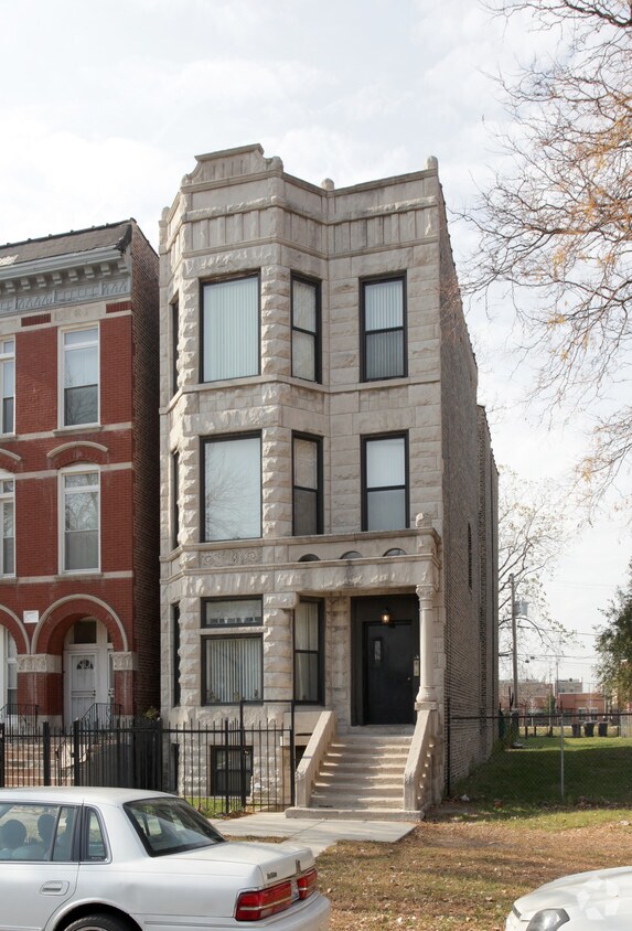 Primary Photo - 4040 S Wabash Ave