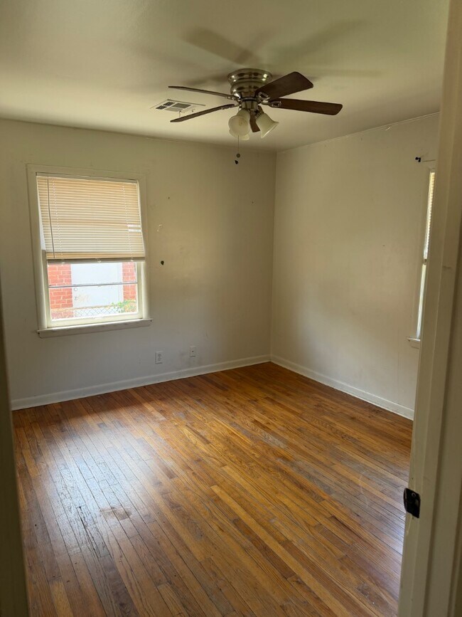 Building Photo - 4305 N Libby Ave