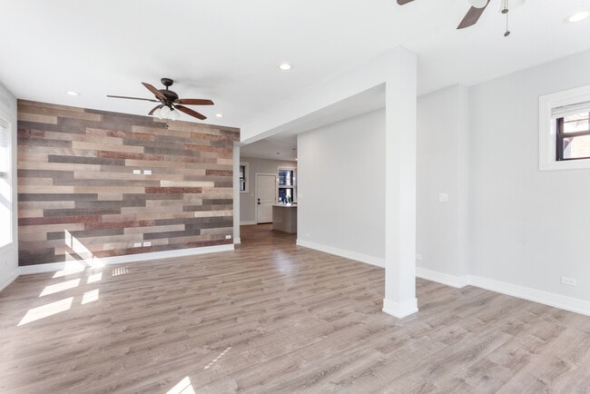 Foto del edificio - 1062 W Glenlake Ave