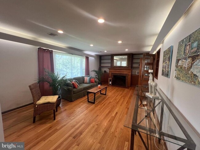 Building Photo - 5472 Merry Oaks Rd