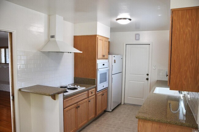 Building Photo - 2825 Heatherstone Dr